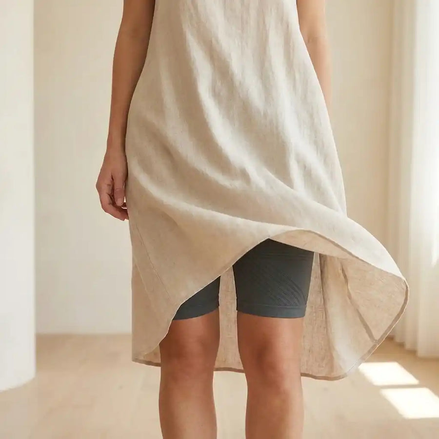 Shorts CelluMove llevados de forma invisible bajo un vestido